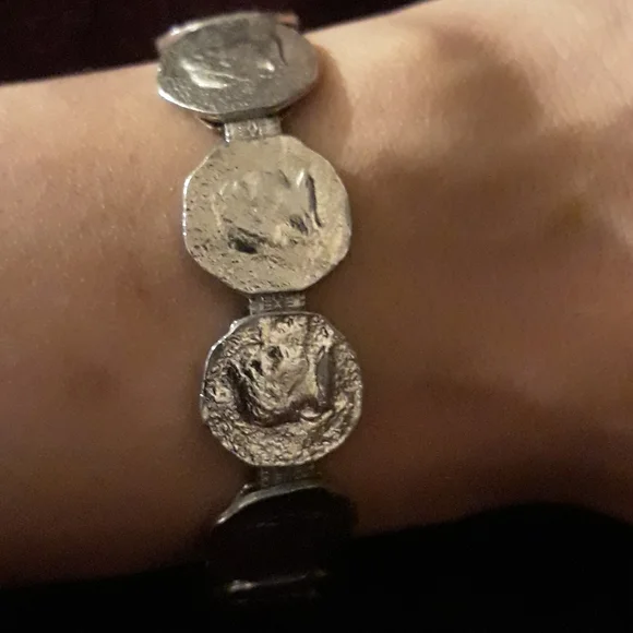 Bracelet..7.5inches..Silver Toned - Picture 10 of 12